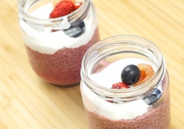 Pudim de chia com frutos vermelhos – receita em vídeo