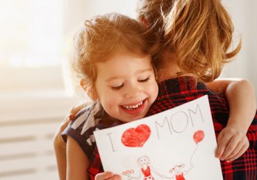 Mães carinhosas criam filhos mais saudáveis e felizes