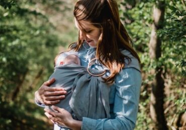 Como escolher o porta-bebés ideal para carregar o seu filho