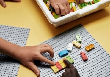 Lego vai doar 120 milhões a projetos de apoio a crianças