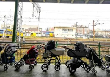 Mães polacas deixam carrinhos de bebé para as mães ucranianas