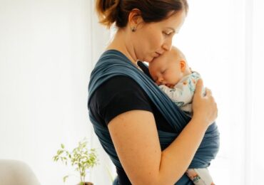 Babywearing: É seguro? A partir de que idade se pode usar?